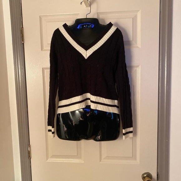 Marshalls Black and Cream V-Neck Sweater - Picture 3 of 3